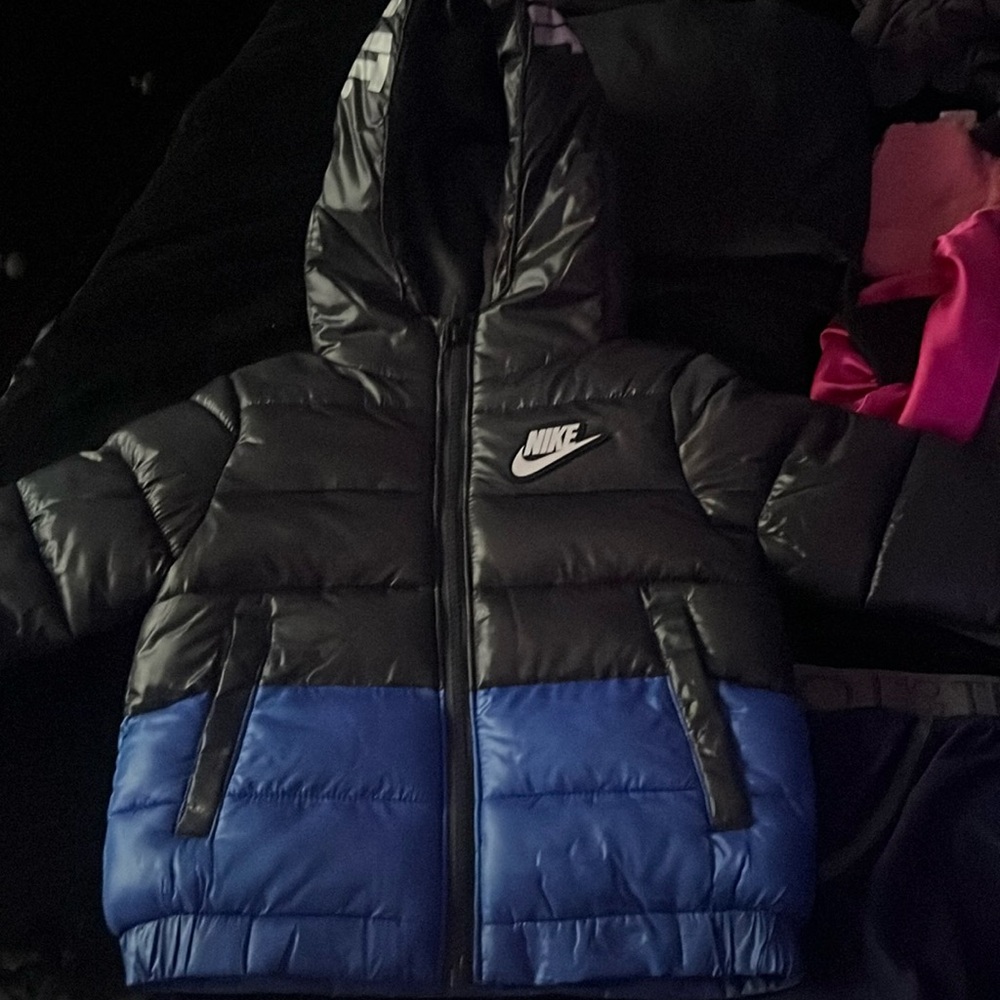 Nike jacket for kids size 2t and 4t